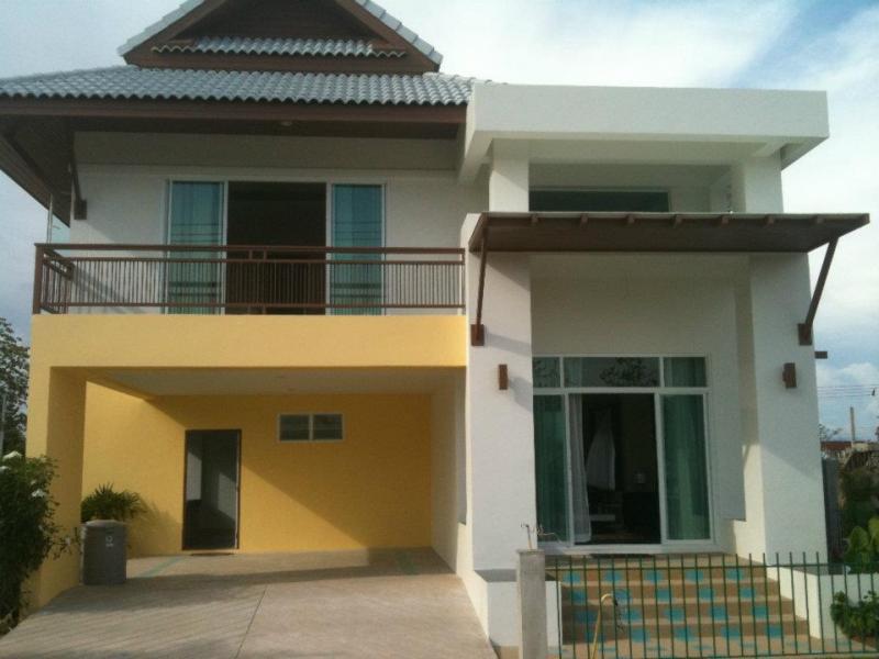 526742_441550415857112_2051788153_n